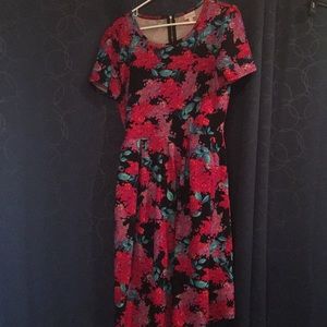 L Floral LuLaRoe Amelia with pockets